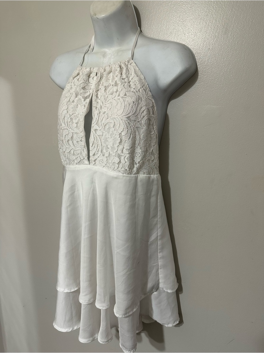 Venus White Lace Fit and Flare Dress Size M Sleeveless Formal Cocktail Style
